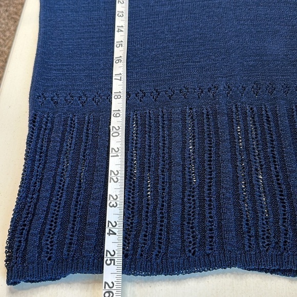 DKNY V Neck Rayon blend Top Size Medium - Picture 9 of 10